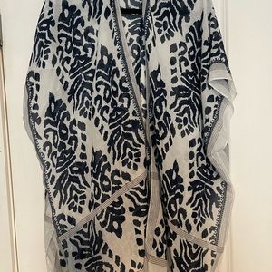 Short sleeve see thru shawl